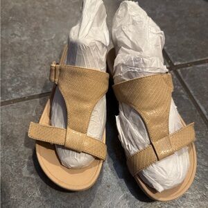 Vionic Ellie platform sandals Tstrap wedge oat tan size 6